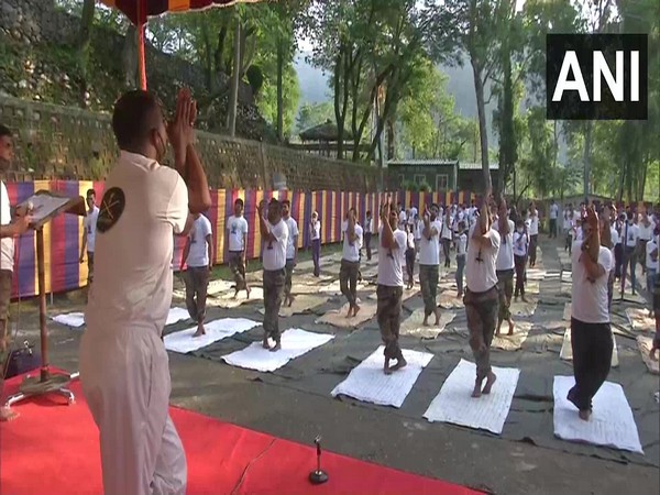 Army organises Yoga session in J-K’s Poonch