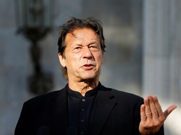 Pak journalists’ union seeks Imran Khan’s clarification after official’s remark on controlling TV programmes