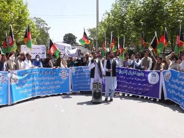 Protest outside Pak embassy in Kabul against kidnapping of Afghan envoy’s daughter