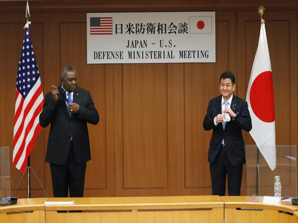 Japan, US defence chiefs exchange views on situation in East and South China sea
