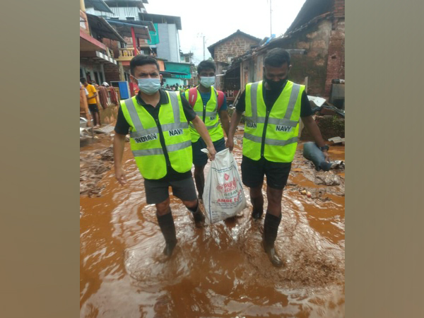 Maha: Navy’s flood rescue teams help locals with food, medicine