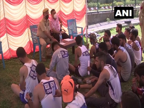 Hundreds participate in recruitment drive for police in J-K