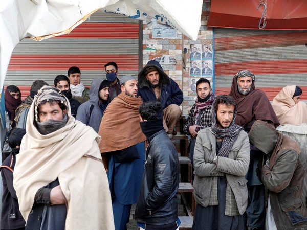काबुल हवाई अड्डे पर धमाकों में कम से कम 95 अफगानों की मौत : अधिकारी