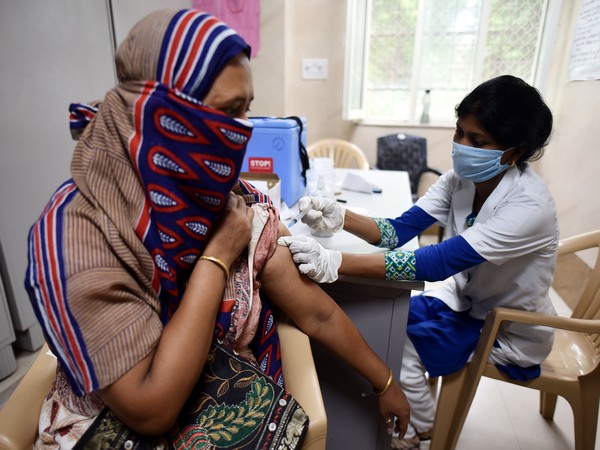 भारत के साथ कोविड-19 टीके को परस्पर मान्यता देने पर 30 से अधिक देश सहमत: सूत्र