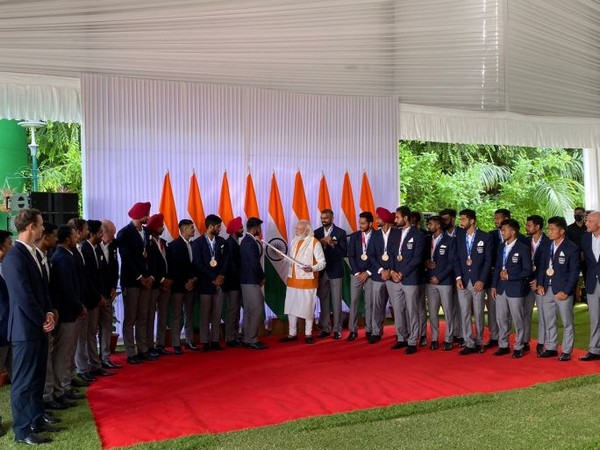 Indian Men’s Olympics Hockey team presents autographed hockey to PM Modi