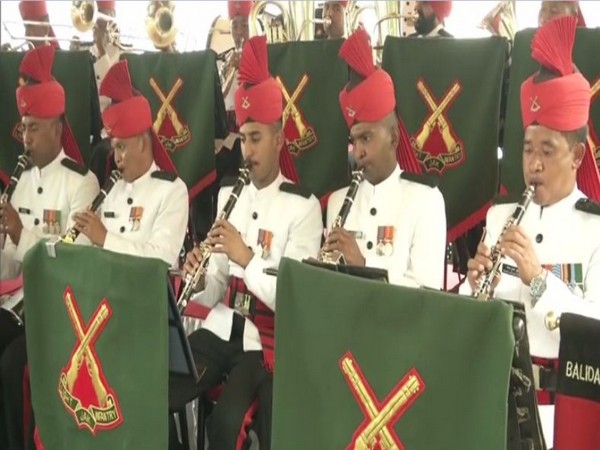 Indian Army band performs at Srinagar’s Dal Lake ahead of Independence Day