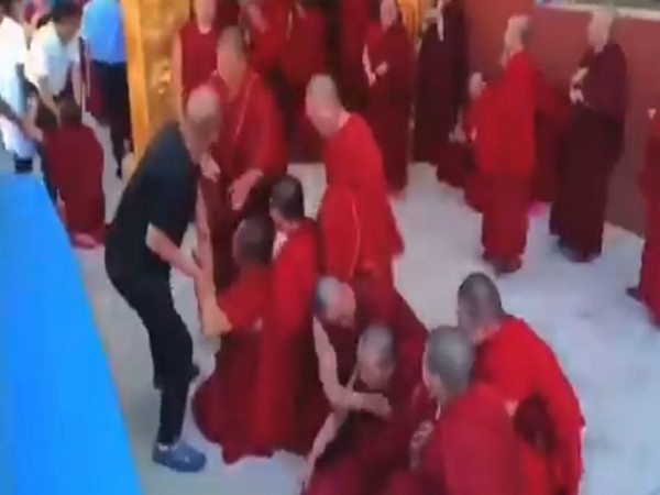 China: Monks hold protest against forceful shutdown of monastery in Gansu