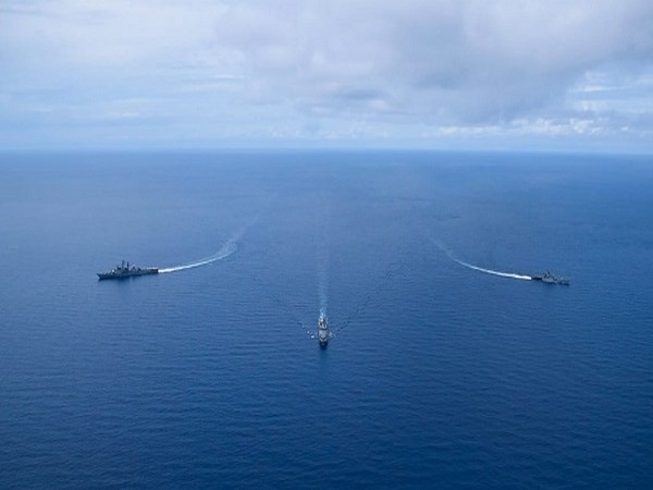 भारत और फिलीपीन की नौसेना ने युद्धाभ्यास किया