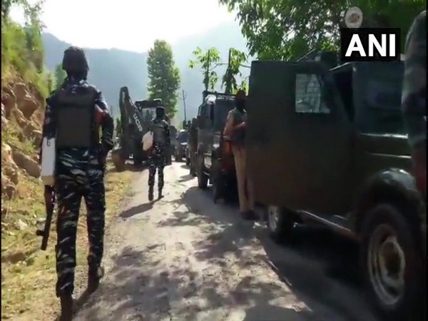 सुरक्षा बलों के साथ मुठभेड़ में लश्कर-ए-तैयबा के तीन आतंकवादी ढेर