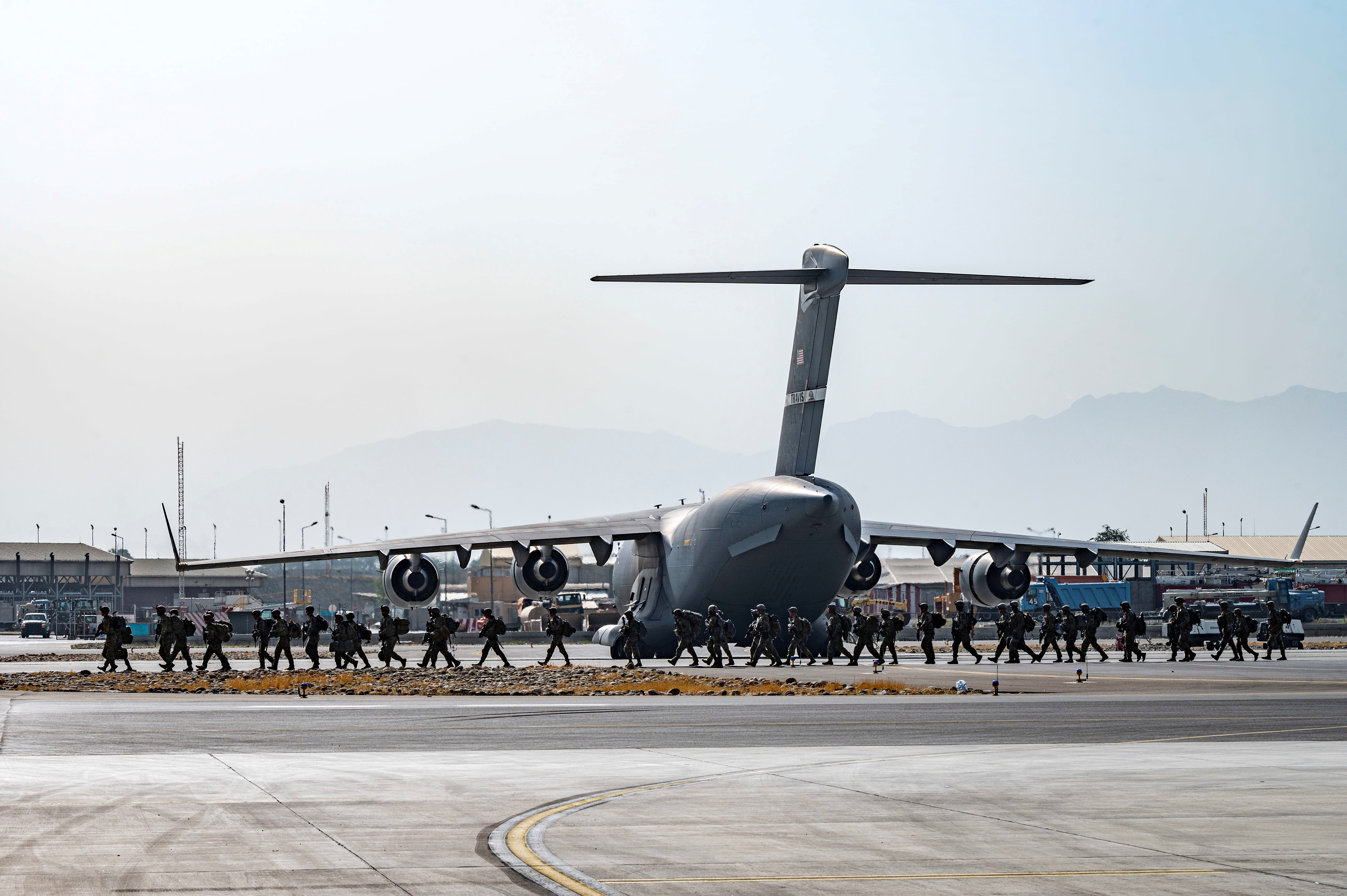 अफगानिस्तान से अमेरिका की वापसी, विमान चालक दल के सदस्यों ने बताए मिशन के अंतिम दिन के अनुभव