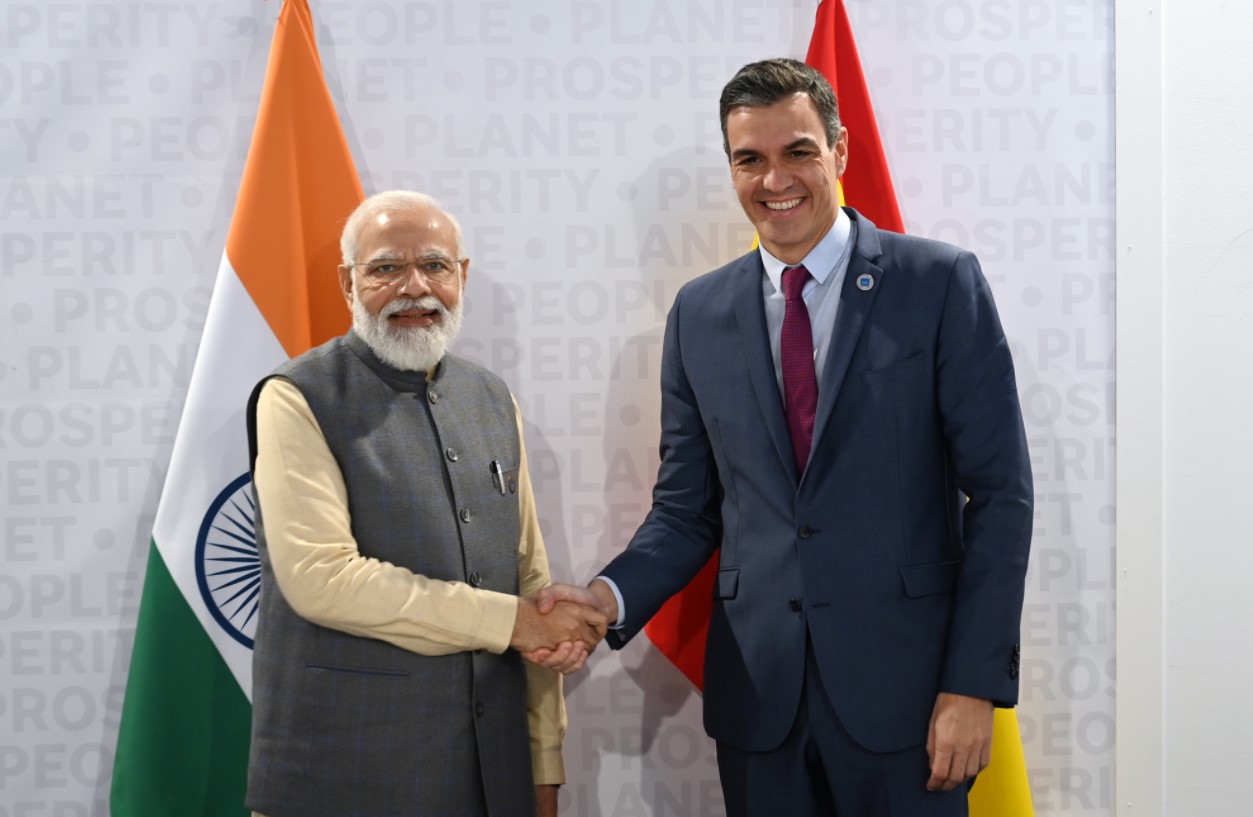 Prime Minister Modi’s meeting with Prime Minister of Spain on the sidelines of G20 Summit in Rome
