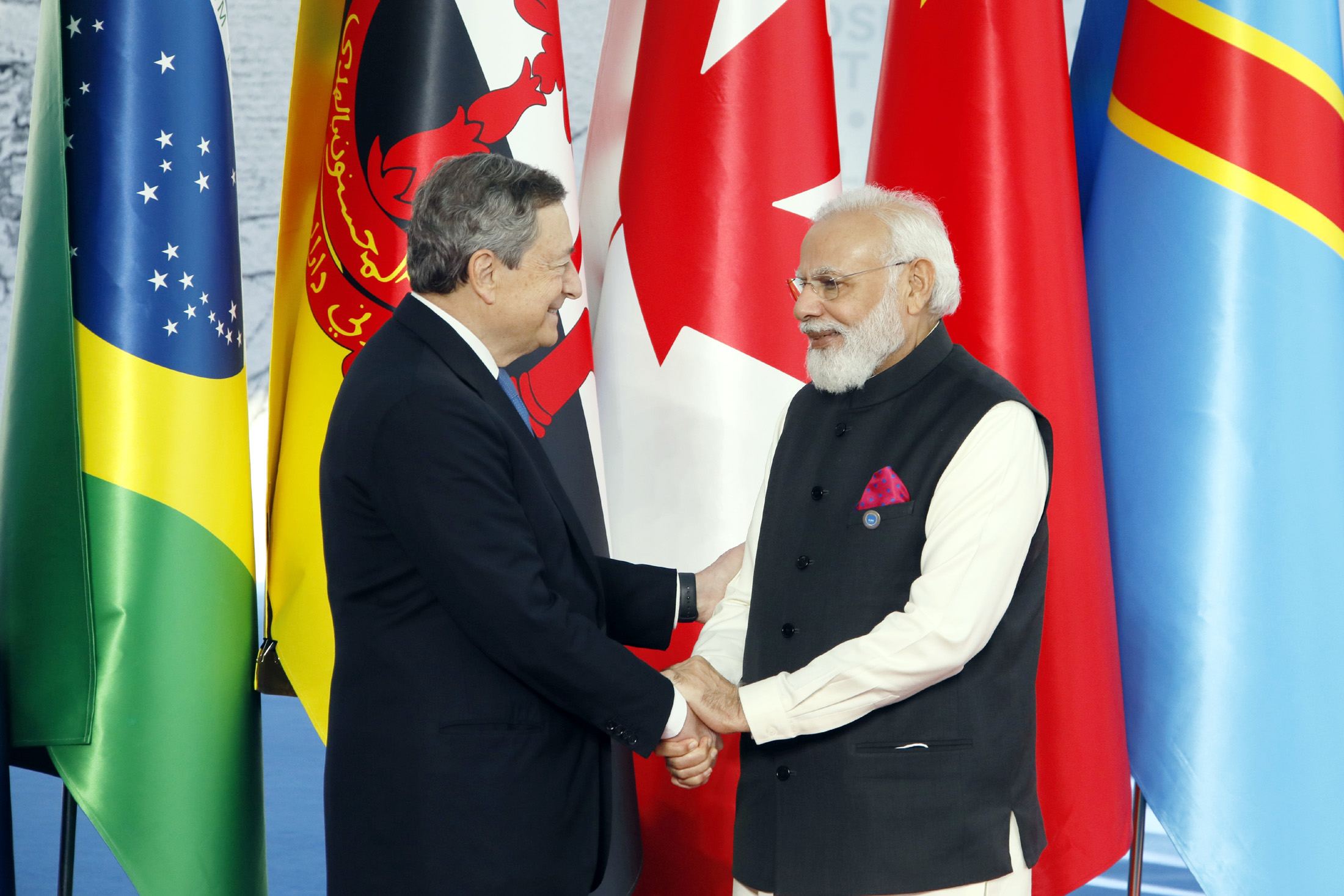 प्रधानमंत्री मोदी ने इटली के अपने समकक्ष मारियो ड्रैगी से मुलाकात की