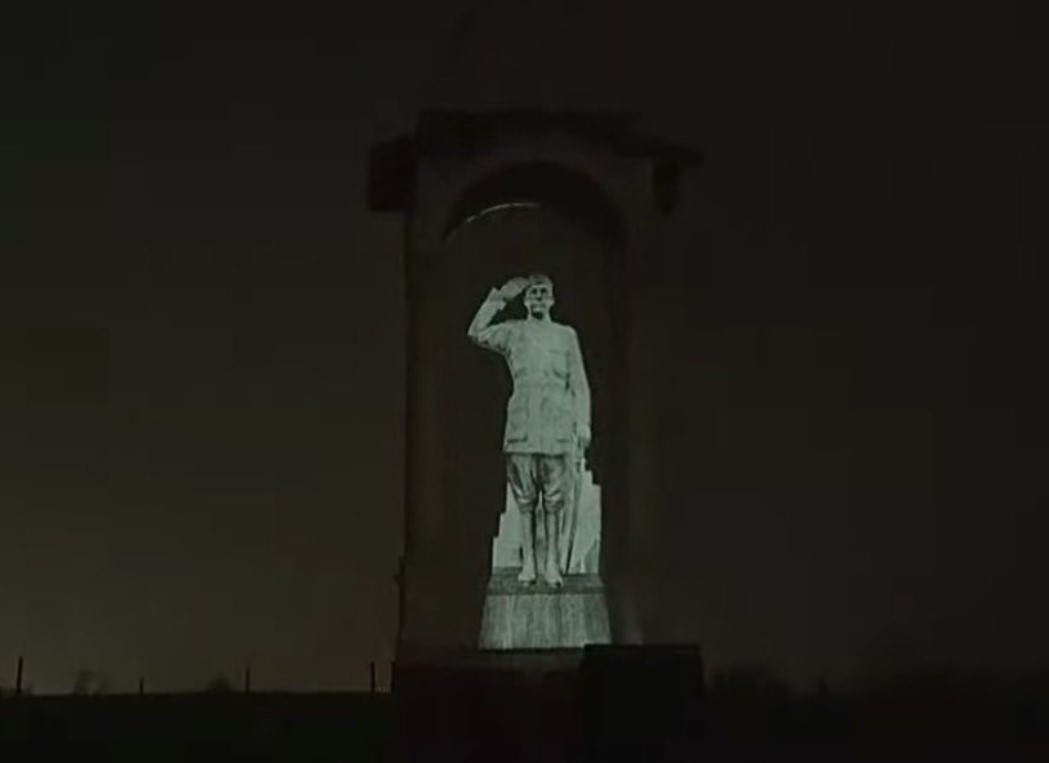 PM Modi unveils hologram statue of Netaji at India Gate Also confers Subhas Chandra Bose Aapda Prabandhan Puraskars