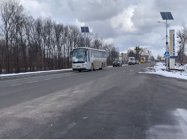 First convoy of evacuees leaves Ukrainian city of Sumy, officials say