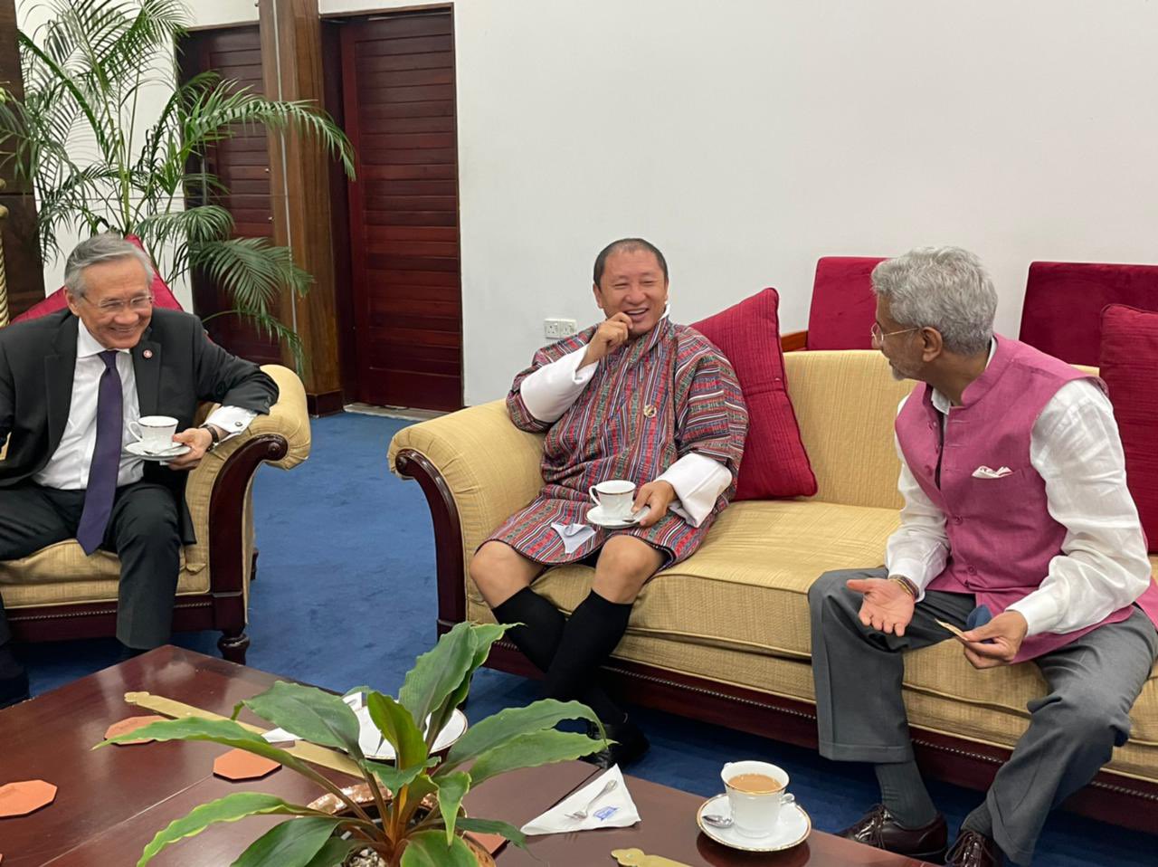 Jaishankar meets counterparts from Nepal, Bhutan and B’desh on sidelines of BIMSTEC meeting in Sri Lanka