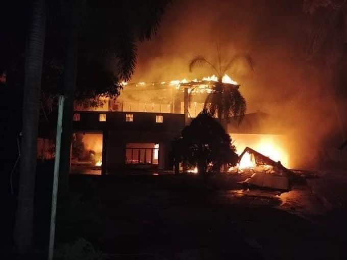 Ancestral home of Sri Lanka’s Rajapaksas set on fire in Hambantota