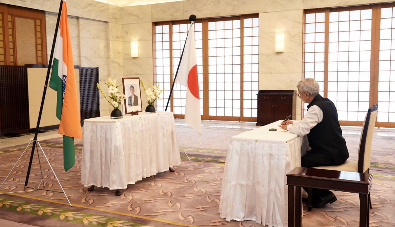 Jaishankar visits Japanese embassy; conveys condolences over Shinzo Abe’s death