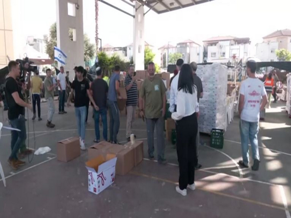 Israeli volunteers rush to help families and soldiers amid war against Hamas in Sderot