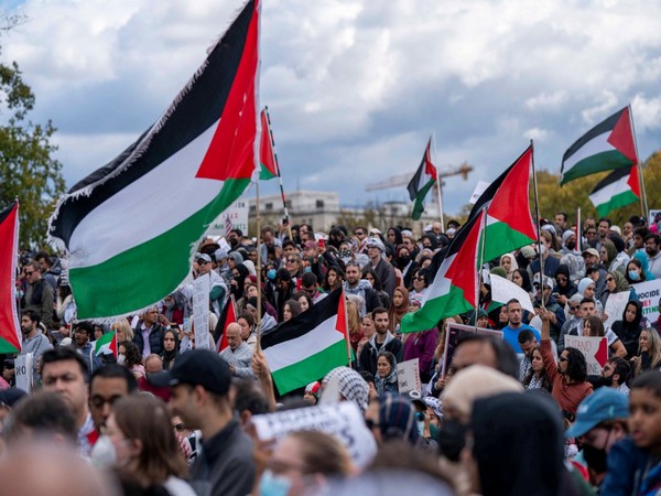 Indonesia: Thousands gather to hold pro-Palestine rally in Medan amid Israel-Hamas war