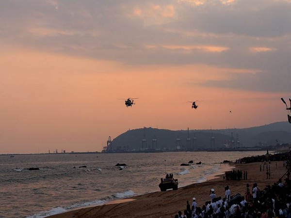 Indian Navy presents operational demonstration in Visakhapatnam, captivates audiences