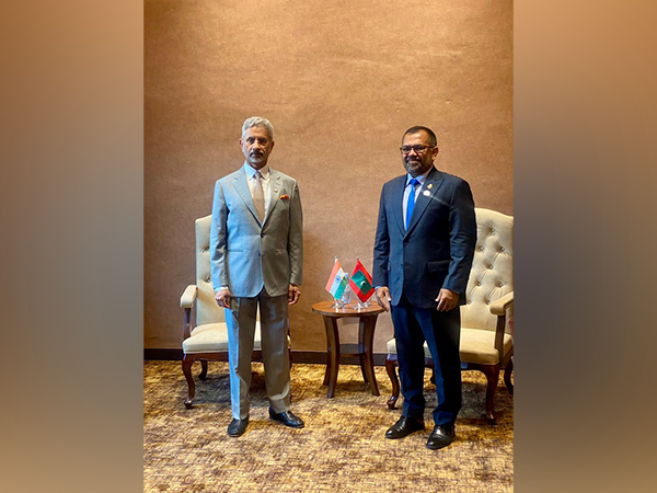 Maldivian foreign minister meets EAM Jaishankar, exchanges views on withdrawal of Indian military personnel