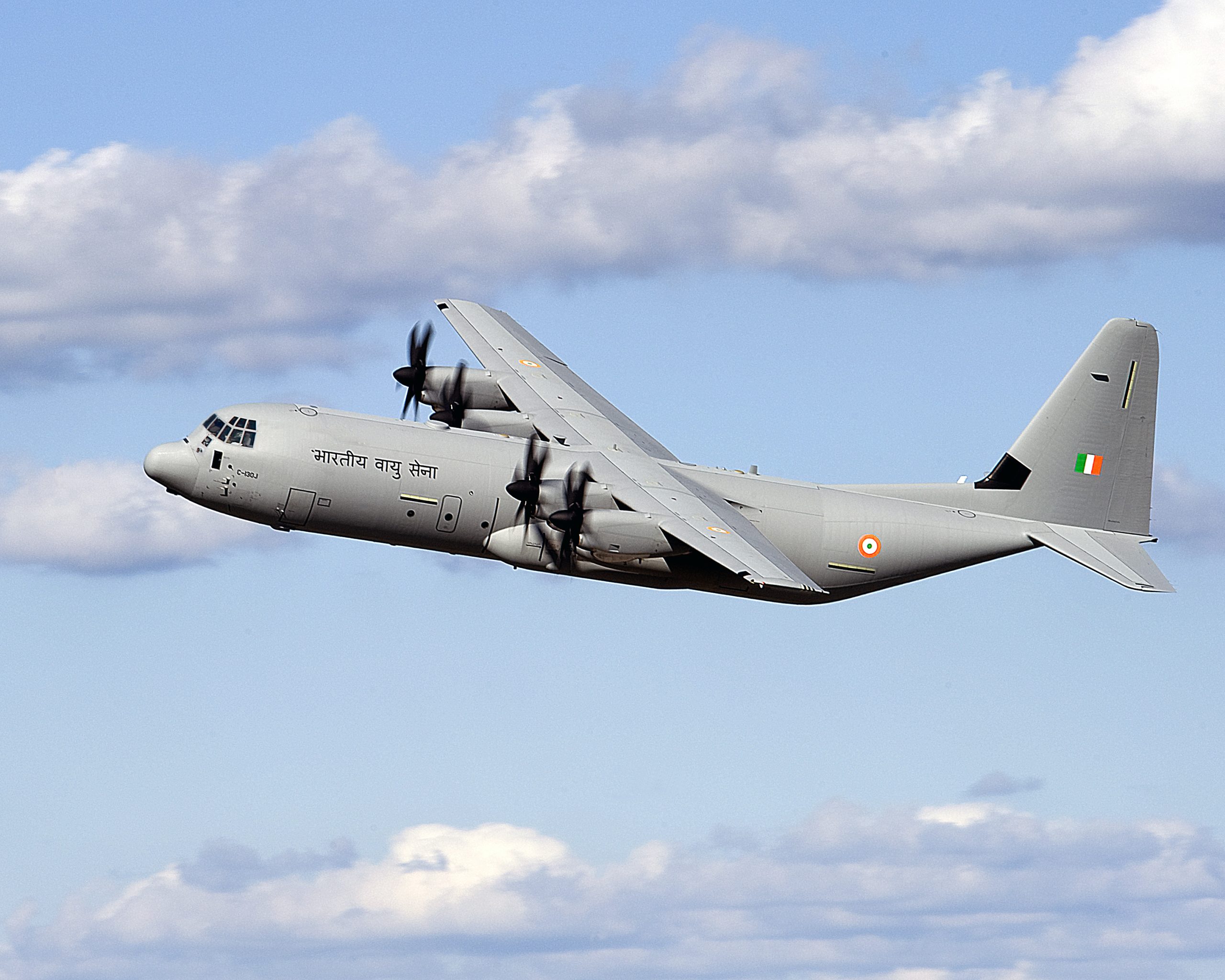 RACE AND HUNT FOR MEDIUM TRANSPORT AIRCRAFT