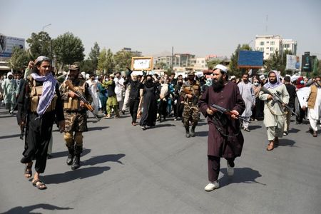 काबुल में मस्जिद के बाहर विस्फोट के बाद तालिबान ने आईएस के ठिकाने पर हमला बोला