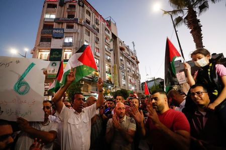 Palestinians protest in support of escaped prisoners