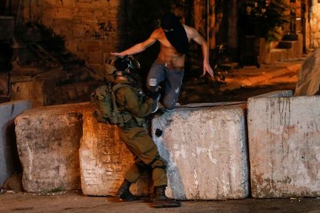 इजराइली सैनिकों ने वेस्ट बैंक में चार फलस्तीनियों को मुठभेड़ में मार गिराया