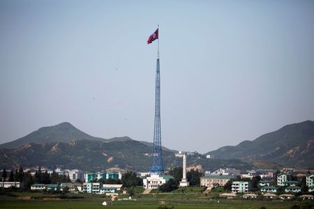 दक्षिण कोरिया ने उत्तर कोरिया से वार्ता के लिए हॉटलाइन बहाल करने को कहा