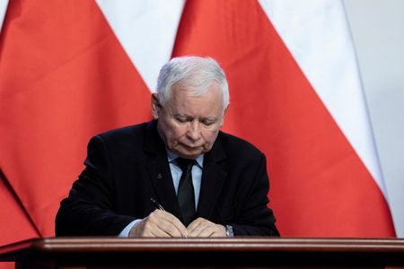 Russia is making EU climate goals look ‘ridiculous’, says Poland’s Kaczynski