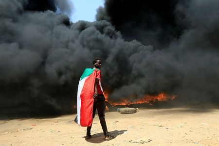सूडान के सैन्य नेता ने तख्तापलट की आलोचना करने वाले छह राजदूतों को निकाला