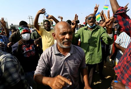 सूडान के अंतरिम प्रधानमंत्री नजरबंद, तख्तापलट की आशंका
