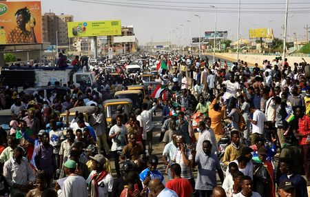 सूडान में उथल-पुथल पर ईयू, अमेरिका ने जतायी चिंता