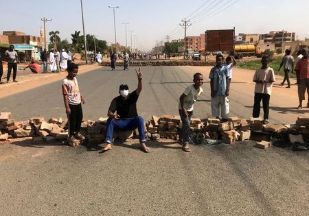 सूडान में सेना पर बढ़ते दबाव के बीच लोकतंत्र समर्थक तीन शीर्ष कार्यकर्ता गिरफ्तार