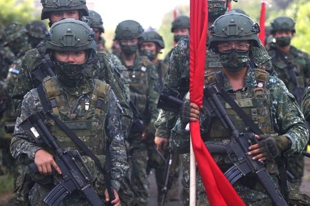 ताइवान के रक्षा मंत्री ने कहा : देश को खुद की रक्षा अवश्य करनी होगी