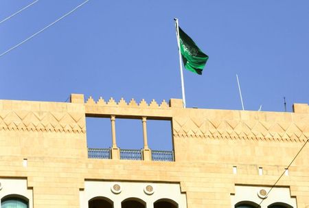 सऊदी अरब, बहरीन ने लेबनान के राजदूतों को निष्कासित किया