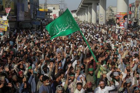 Explainer: Who are the Pakistani Islamists shouting “death to blasphemers”?