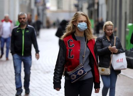 नीदरलैंड में संक्रमण के मामले बढ़ने पर लॉकडाउन लागू, सैकड़ों लोगों ने किया विरोध प्रदर्शन
