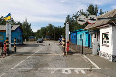 Ukraine to double border forces amid Poland-Belarus migrant crisis