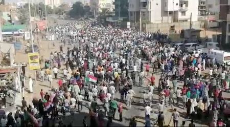 सूडान प्रदर्शन : कम से कम 41 प्रदर्शनकारियों की मौत, अस्पतालों को बनाया जा रहा है निशाना