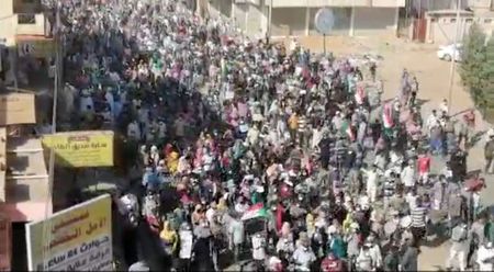 Thousands march towards presidential palace in Khartoum  – witness