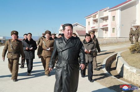एक महीने बाद सार्वजनिक रूप से दिखाई दिए उत्तर कोरिया के नेता किम जोंग उन