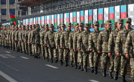 Azerbaijan hands over 10 more captured soldiers to Armenia