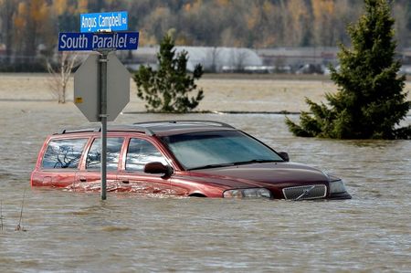 कनाडा के ब्रिटिश कोलंबिया में बाढ़ से तबाही, आपात स्थित घोषित
