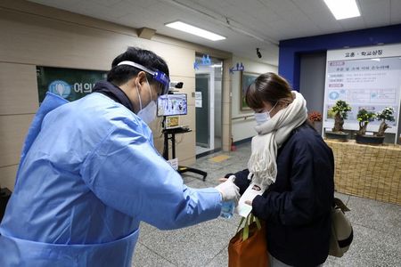 दक्षिण कोरिया में एक दिन में कोविड-19 से 94 लोग मरे