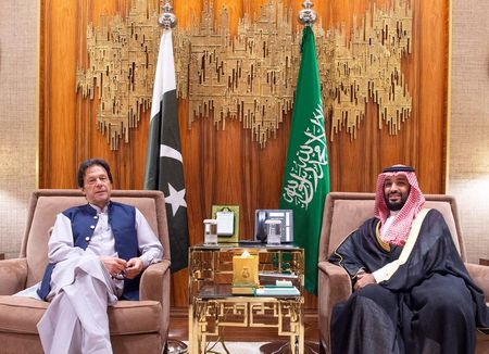 पाकिस्तान को सऊदी अरब से तीन अरब डॉलर की सहायता मिली