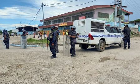 Solomon Islands says China to send police advisers after riots