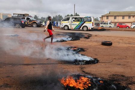 केन्या में एक वाहन में विस्फोट होने से कम से कम 10 लोगों की मौत