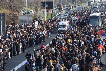 Serbia gov’t bows to protesters’ demands, changes two laws